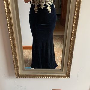 NWT beautiful velvet dress 8 size navy blue